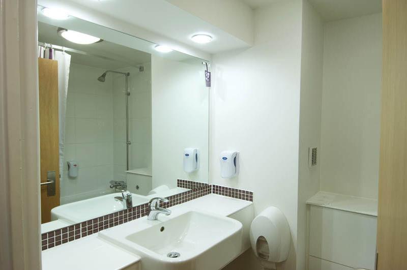 Ringway Premier Inn Manchester Airport מראה חיצוני תמונה