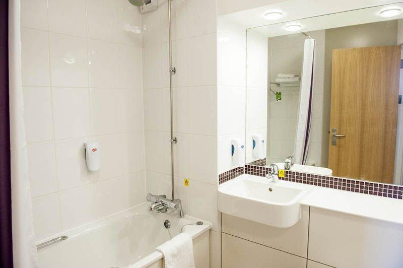 Ringway Premier Inn Manchester Airport מראה חיצוני תמונה