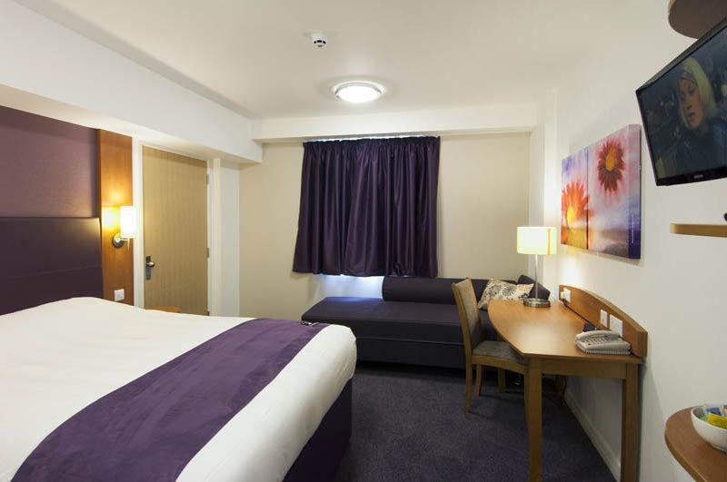 Ringway Premier Inn Manchester Airport מראה חיצוני תמונה